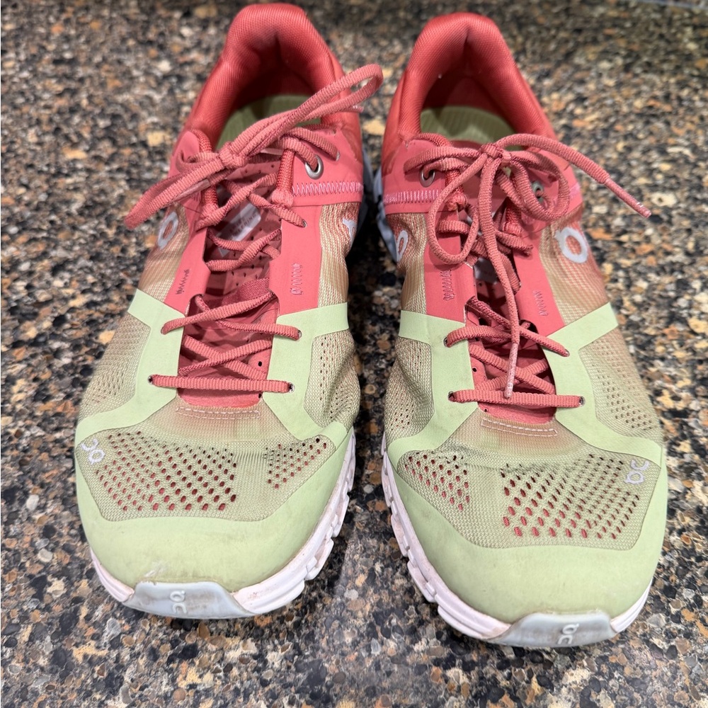 On Running Women's Running Shoes - Red and Green ladies 8.5 - Picture 2 of 9